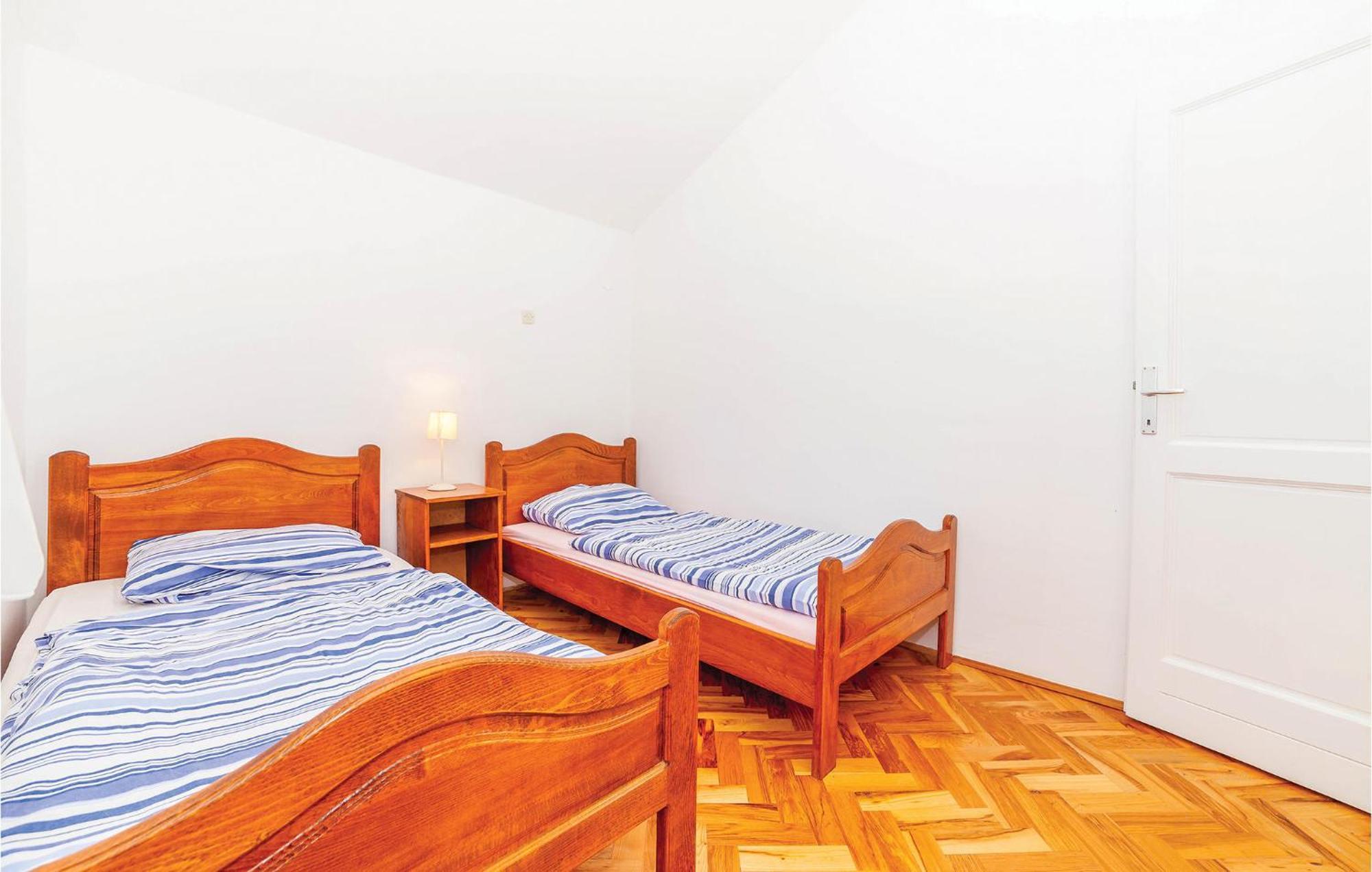 7 Bedroom Pet Friendly Home In Crni Kal Crni Kal  Zewnętrze zdjęcie