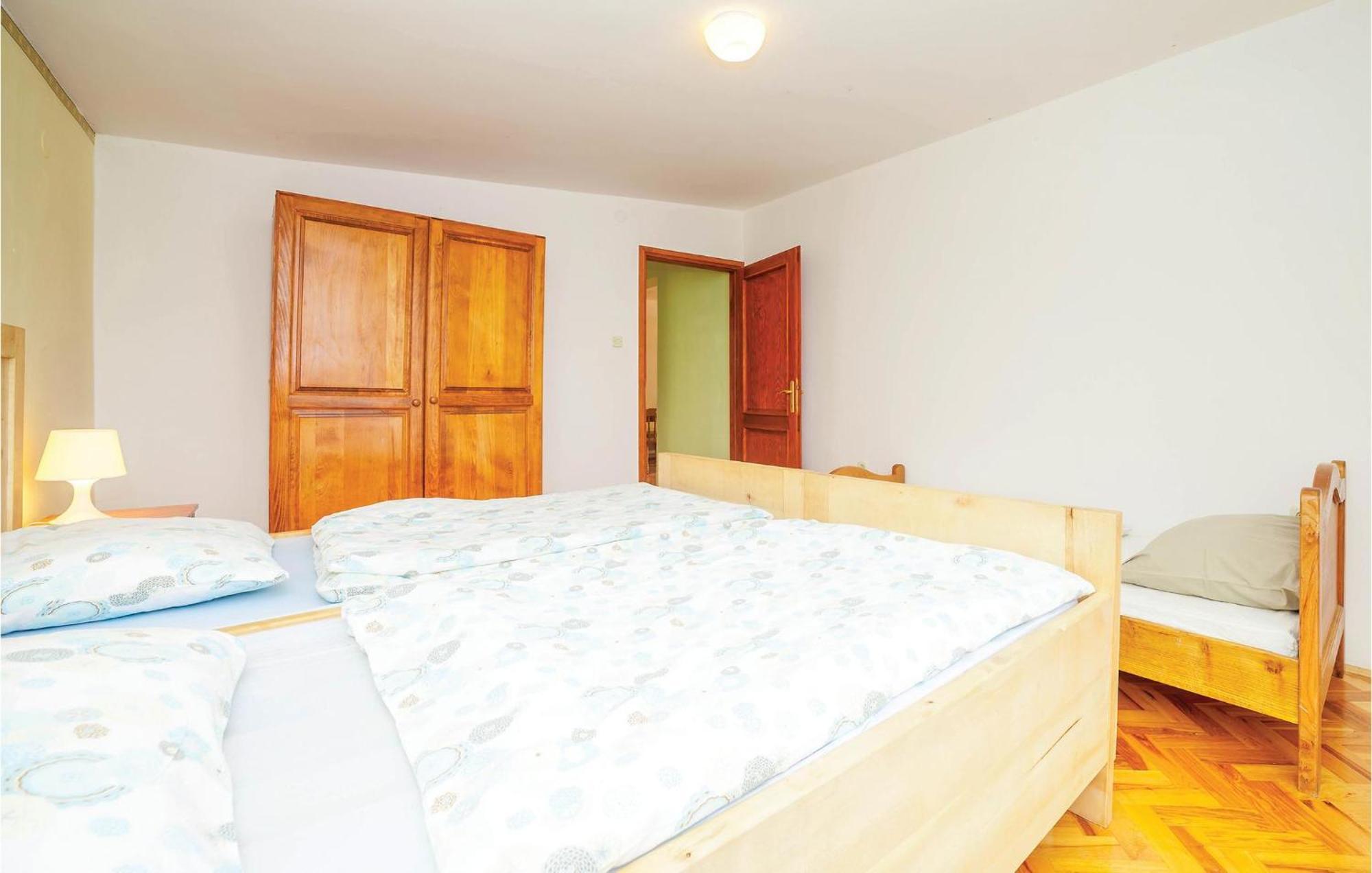 7 Bedroom Pet Friendly Home In Crni Kal Crni Kal  Zewnętrze zdjęcie